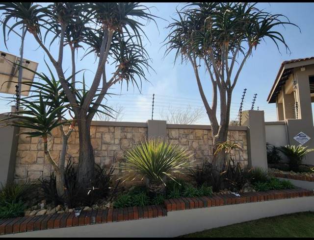 LAND FOR SALE IN PARKRAND